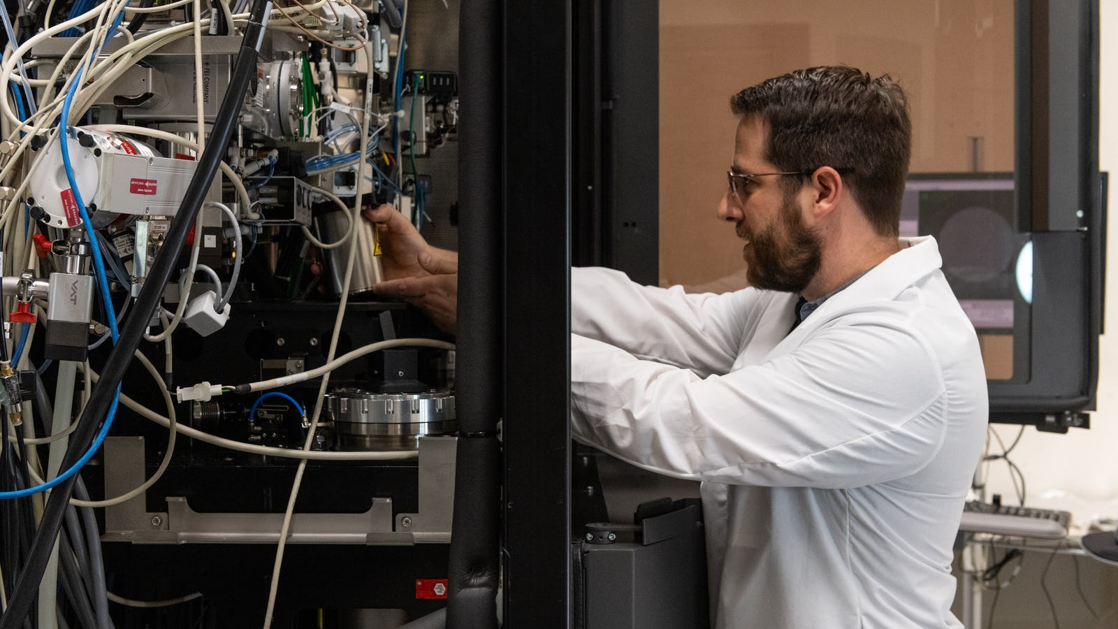 Jason McLellan in Sauer Structural Biology Lab working wit a cryo-EM machine